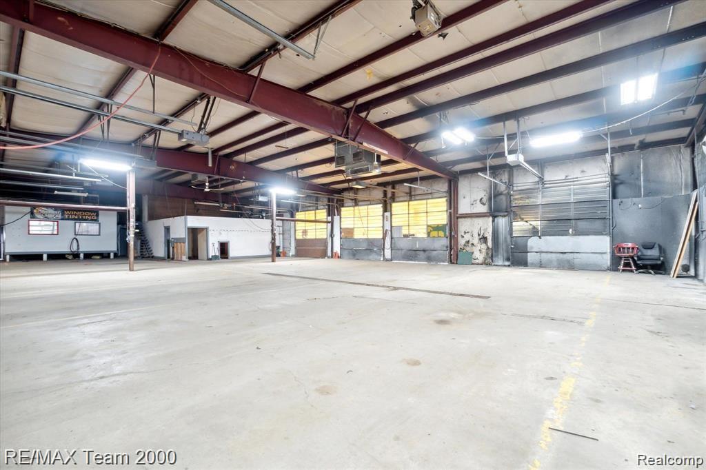 2833 S Dort Property Photo 4