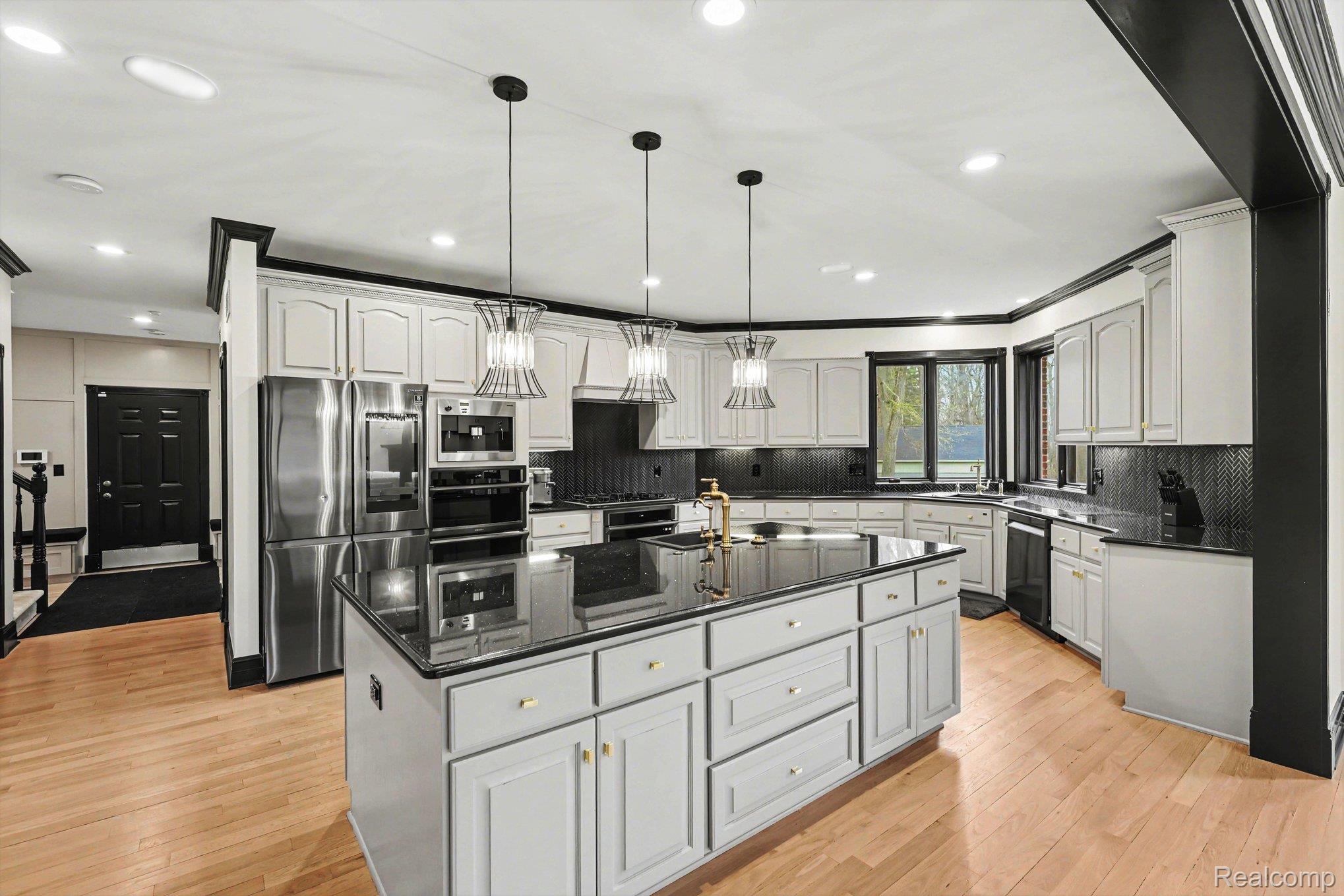 6986 Montgomery Drive Property Photo 10