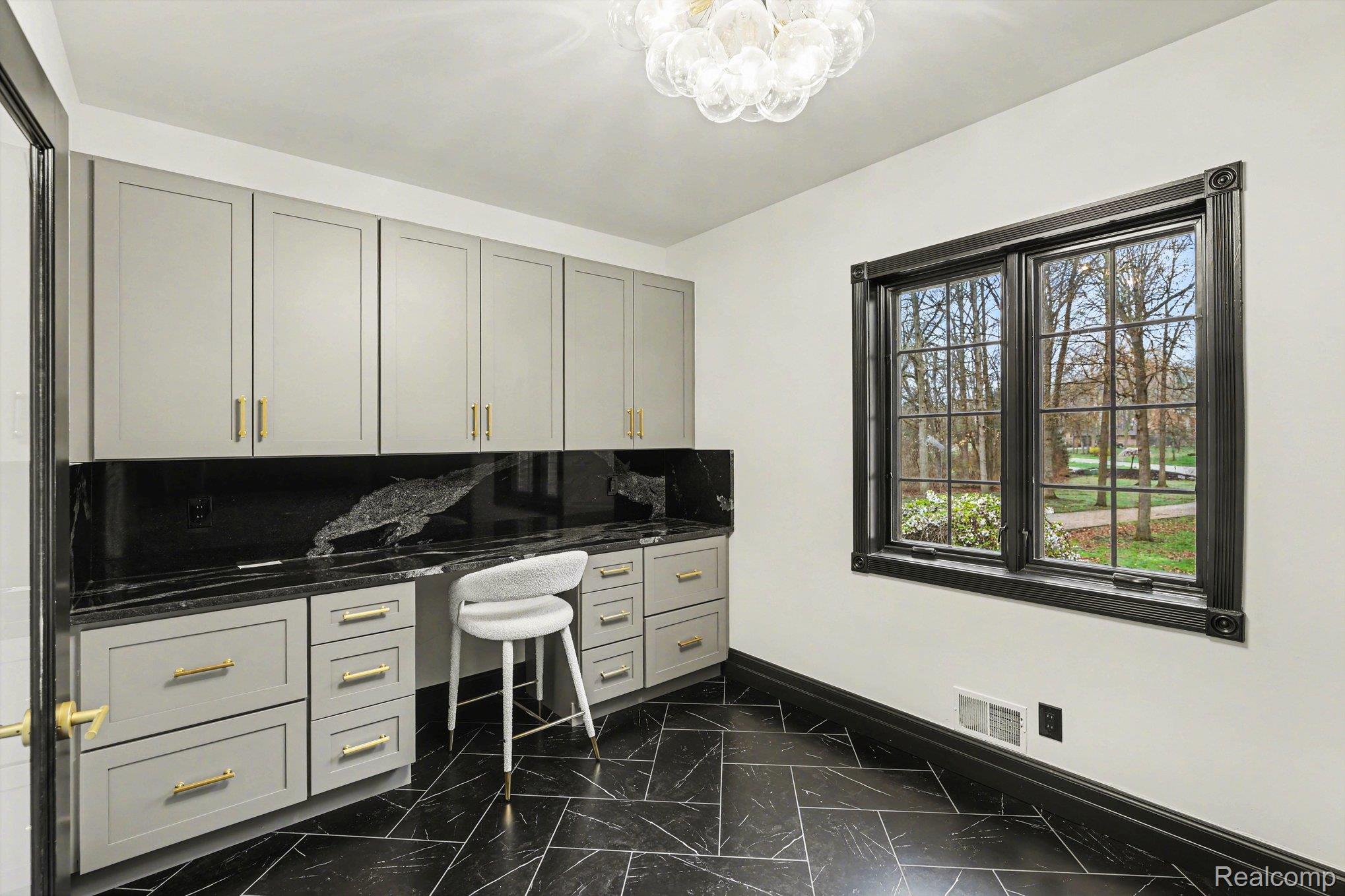 6986 Montgomery Drive Property Photo 17