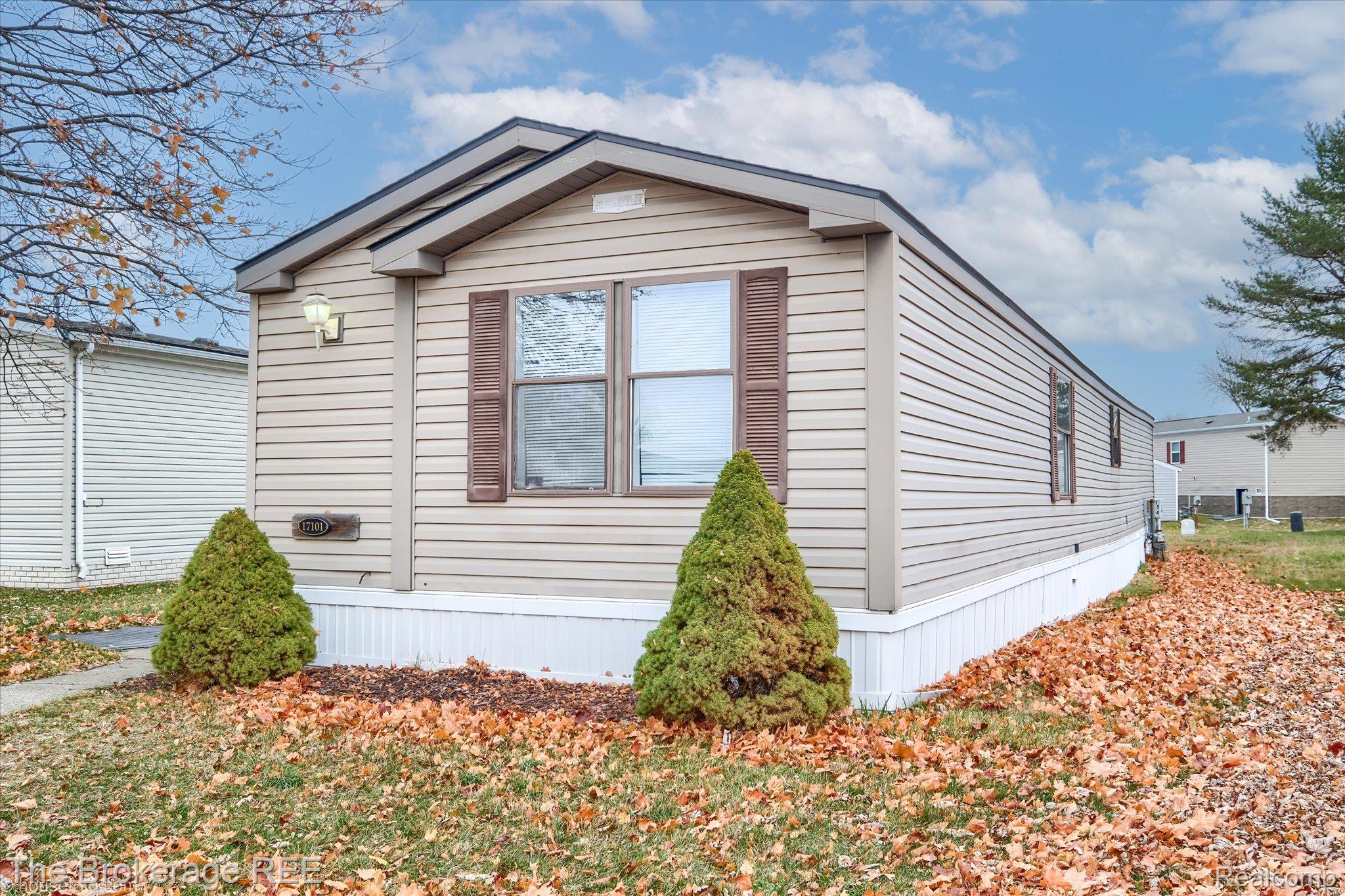 17101 Kropf Avenue Property Photo 1
