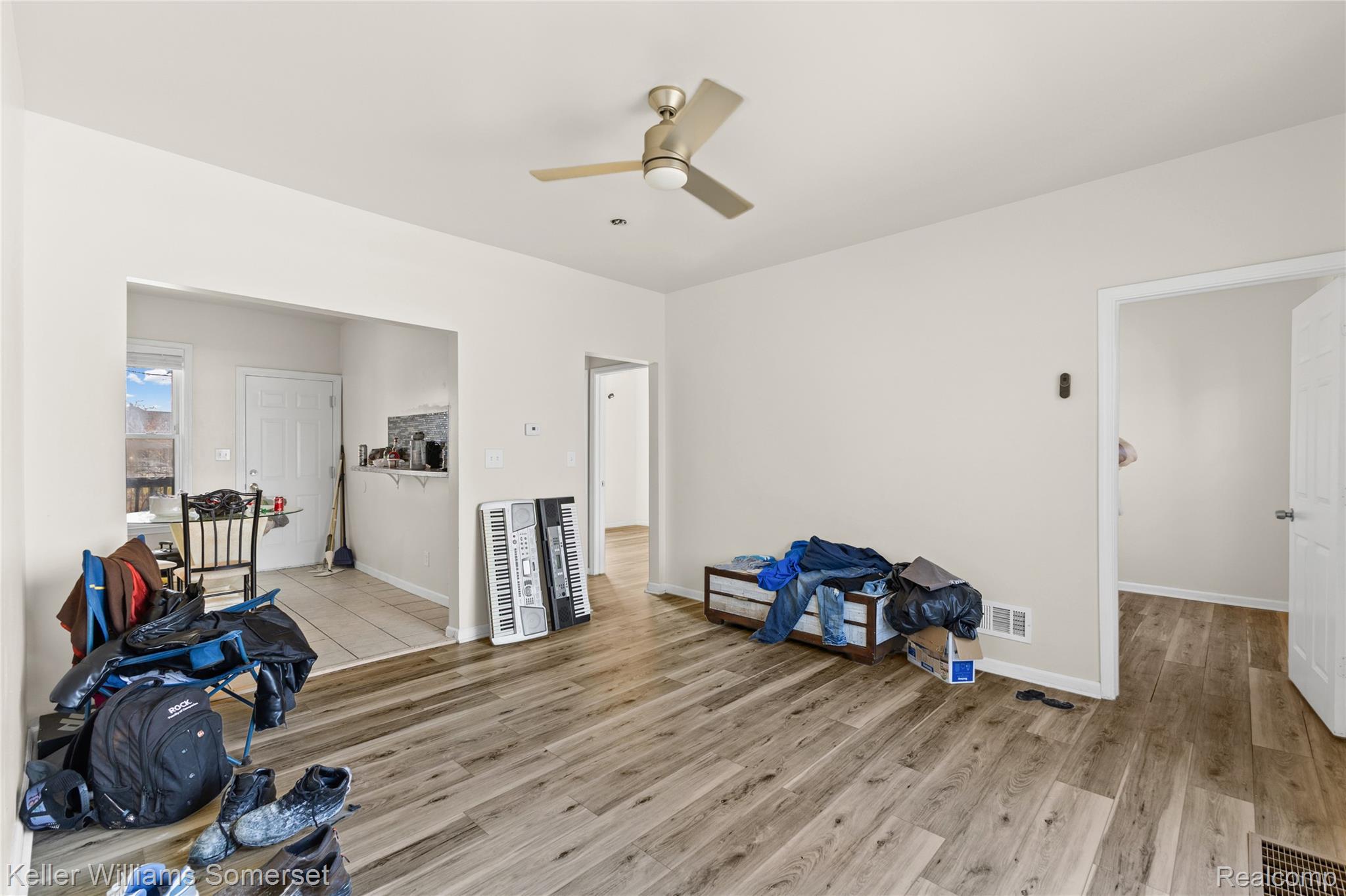 13660 Ohio Street Property Photo 6