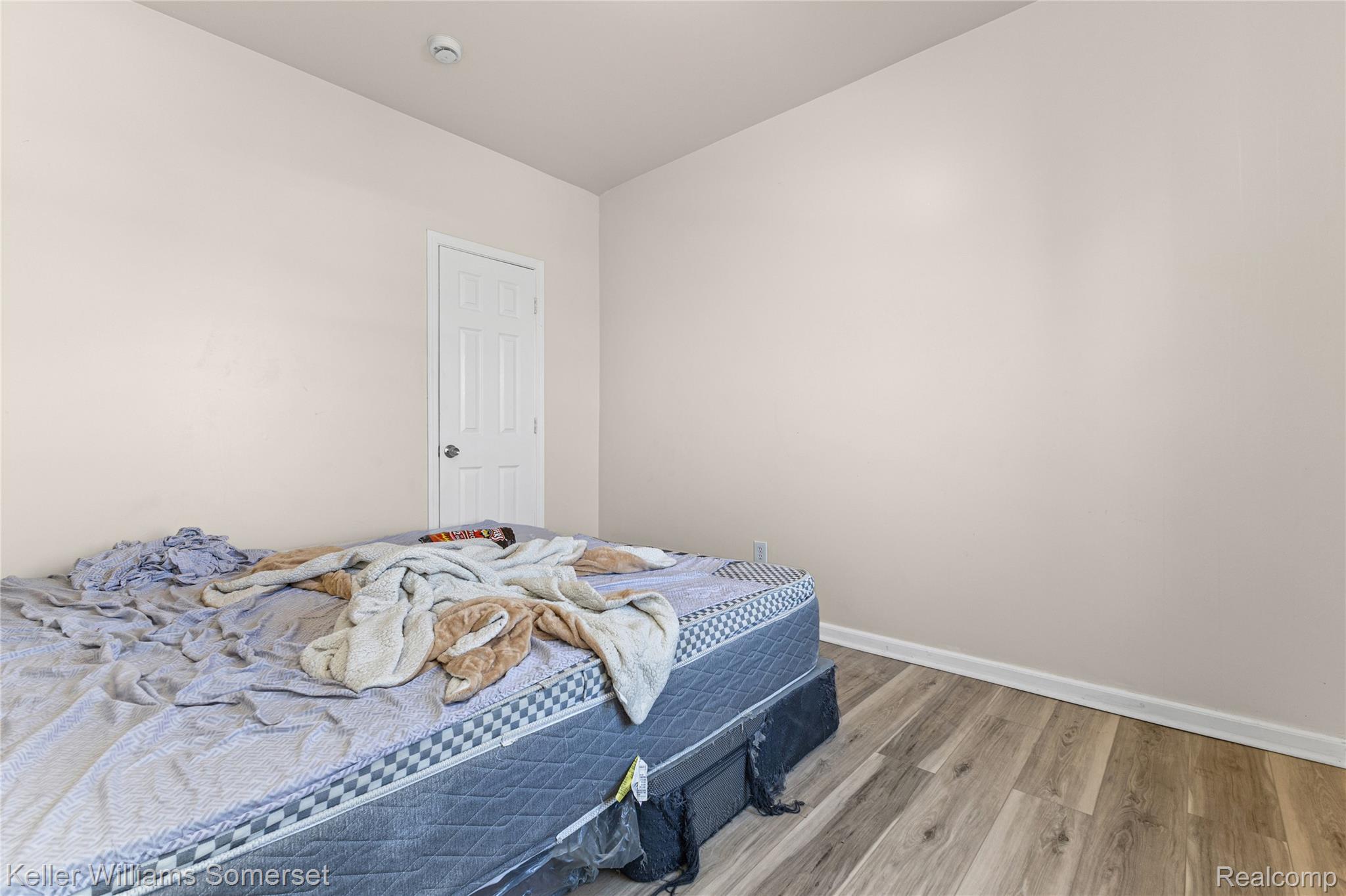 13660 Ohio Street Property Photo 18