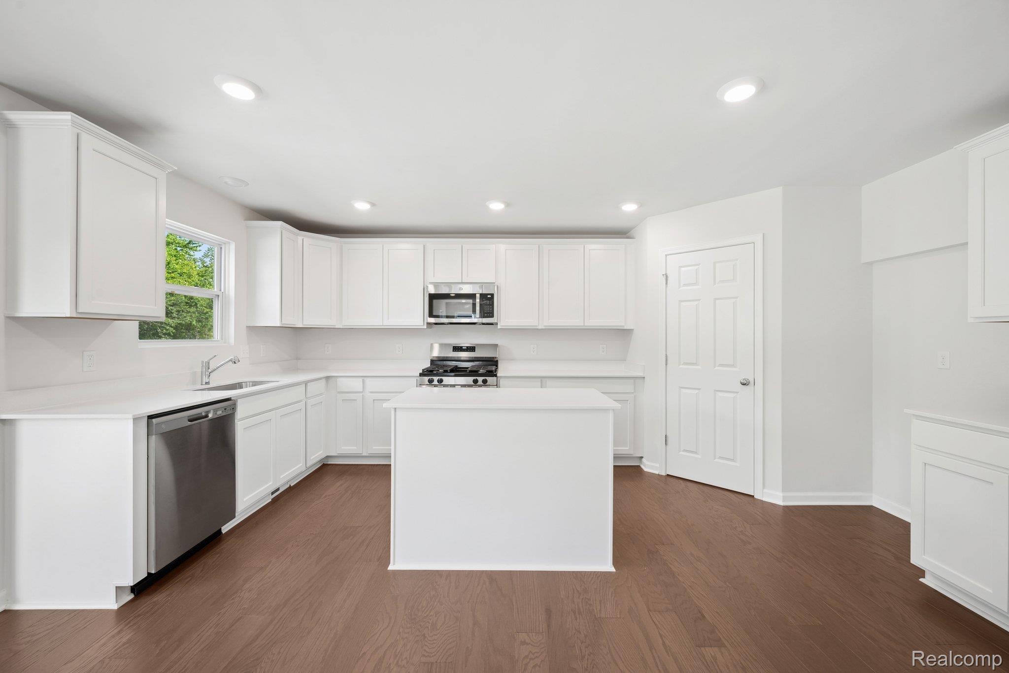 54821 Mockingbird Property Photo 5