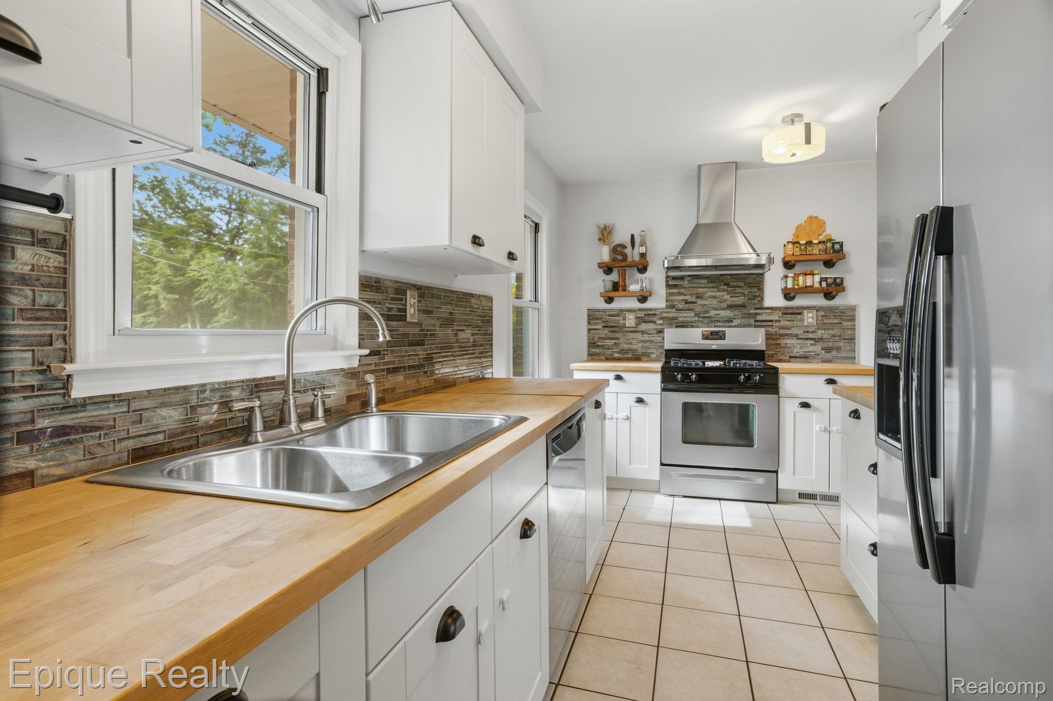 29087 Howard Avenue Property Photo 10
