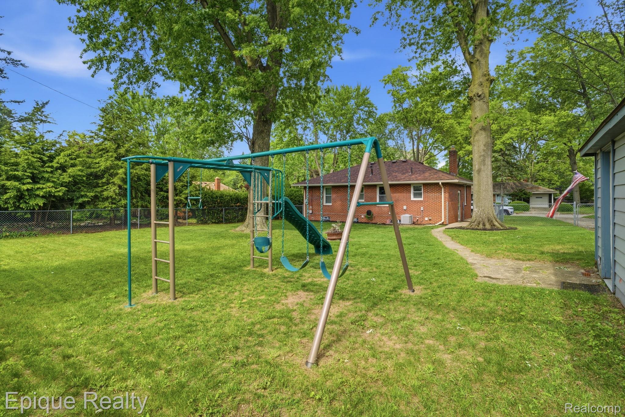 29087 Howard Avenue Property Photo 25