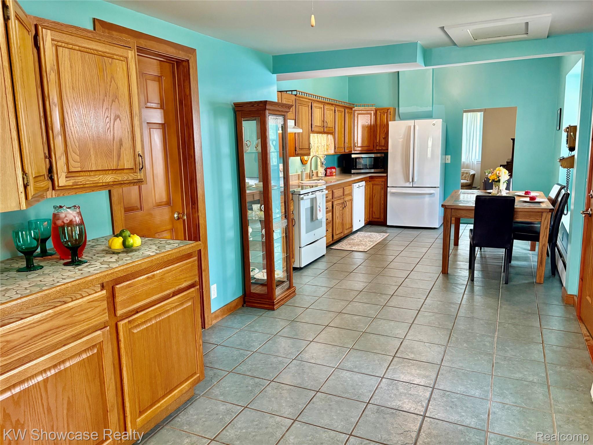 848 State Street Property Photo 26