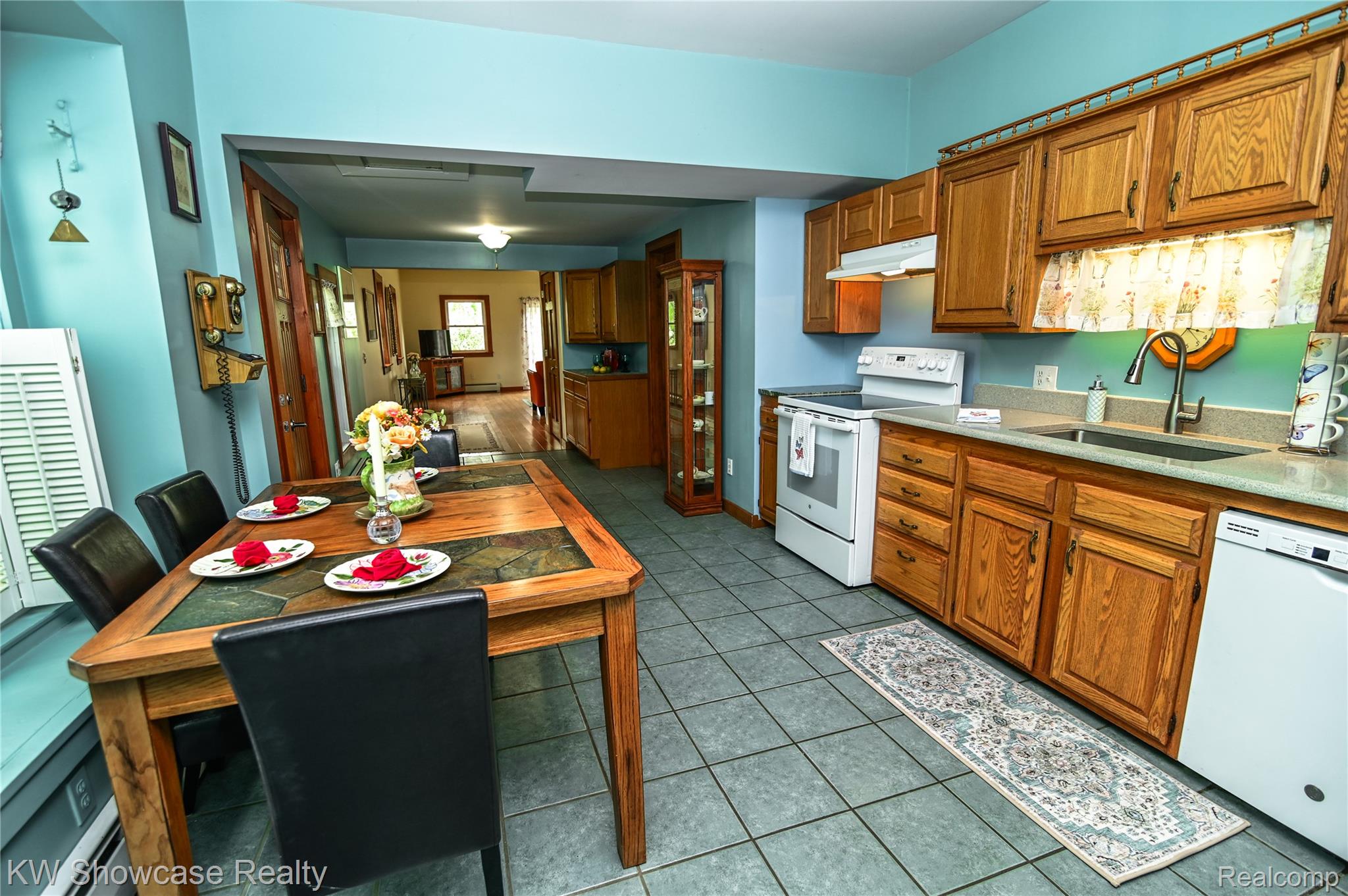 848 State Street Property Photo 28