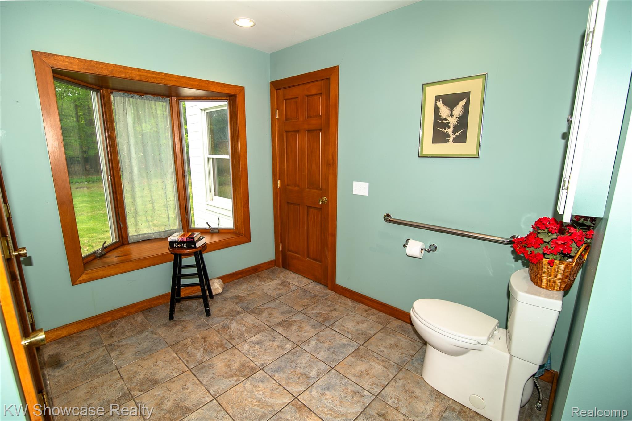 848 State Street Property Photo 39