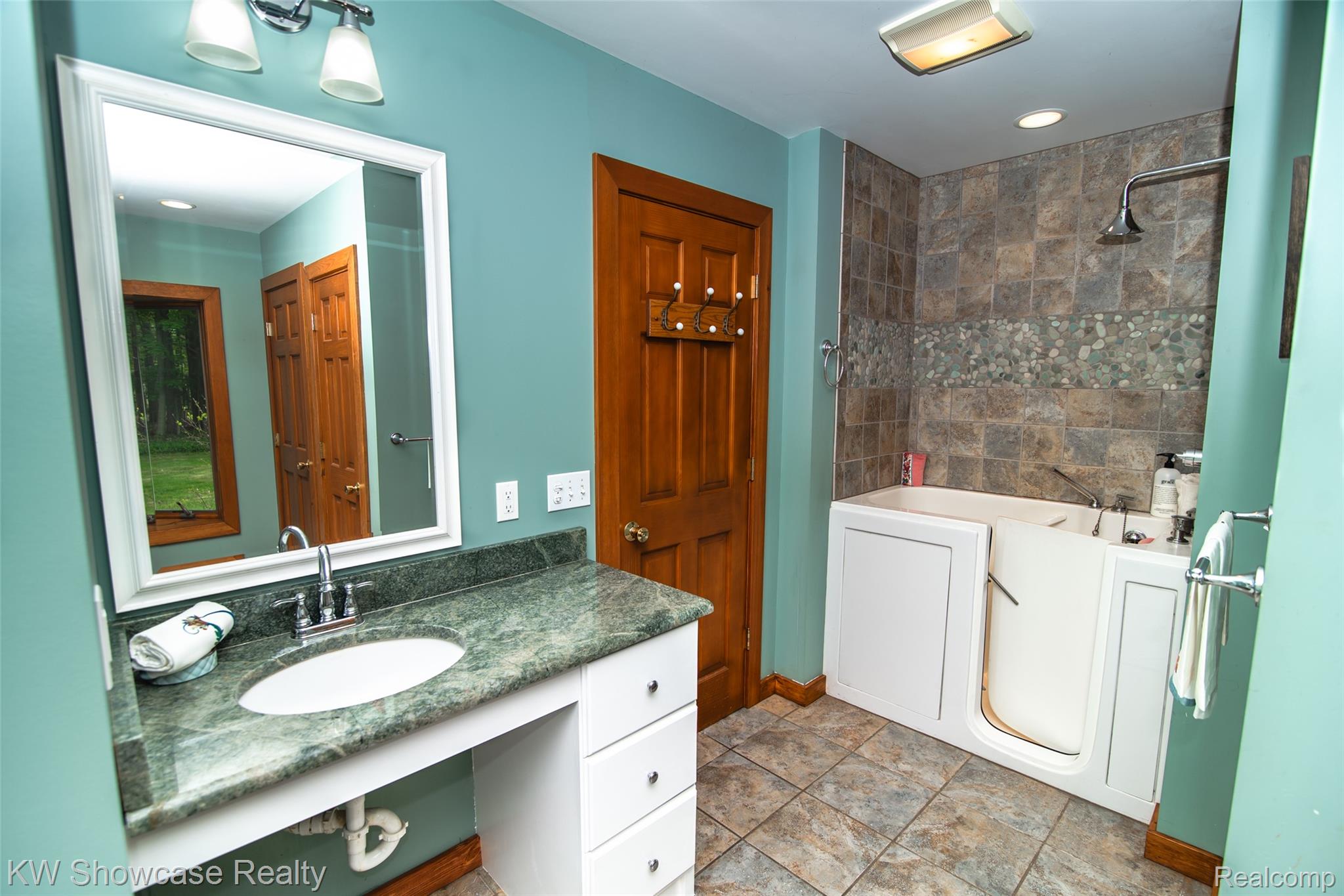 848 State Street Property Photo 40