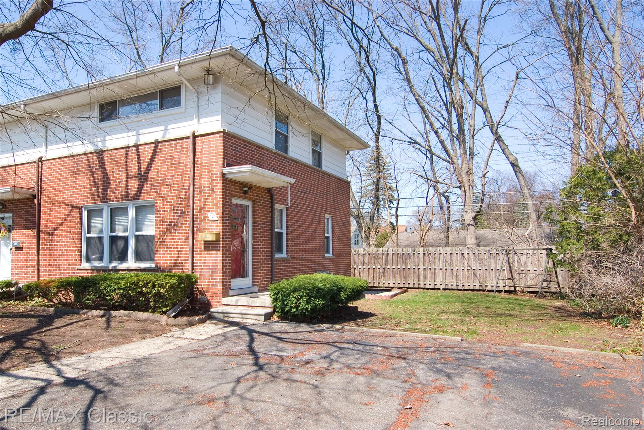 2604 Rochester Road Property Photo 1