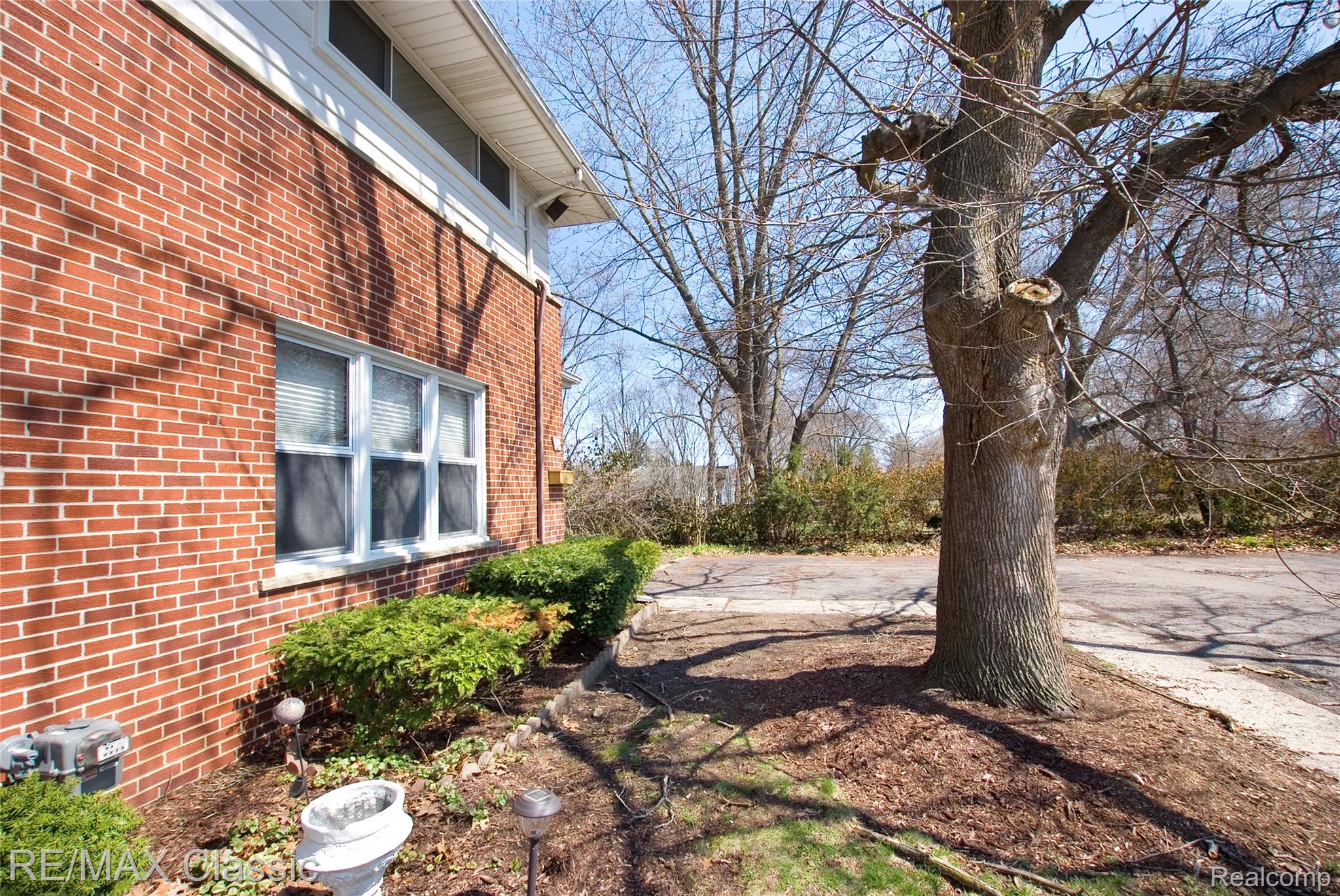 2604 Rochester Road Property Photo 3