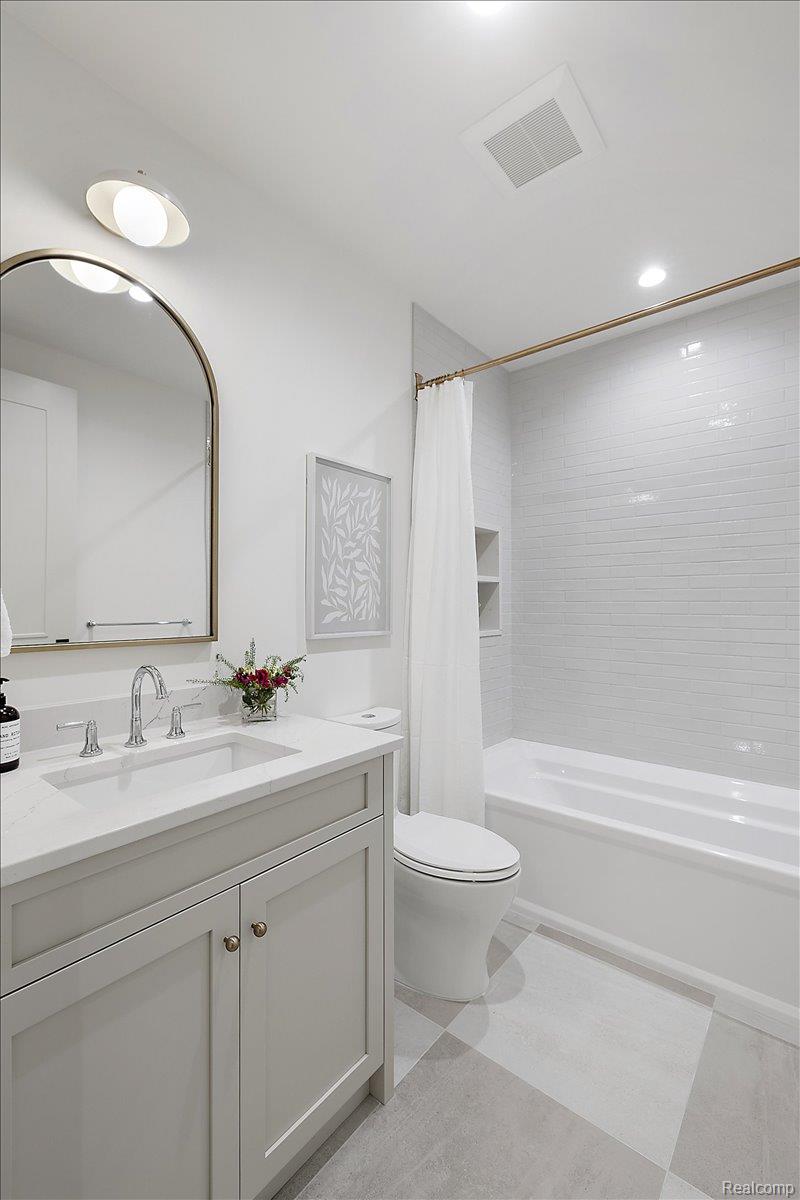 2051 Villa Road 403 Property Photo 25