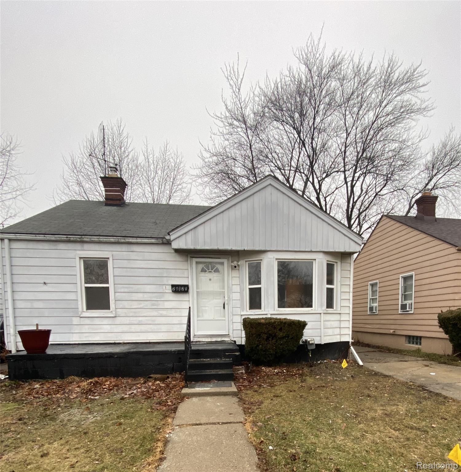 21171 Dexter Boulevard Property Photo 1