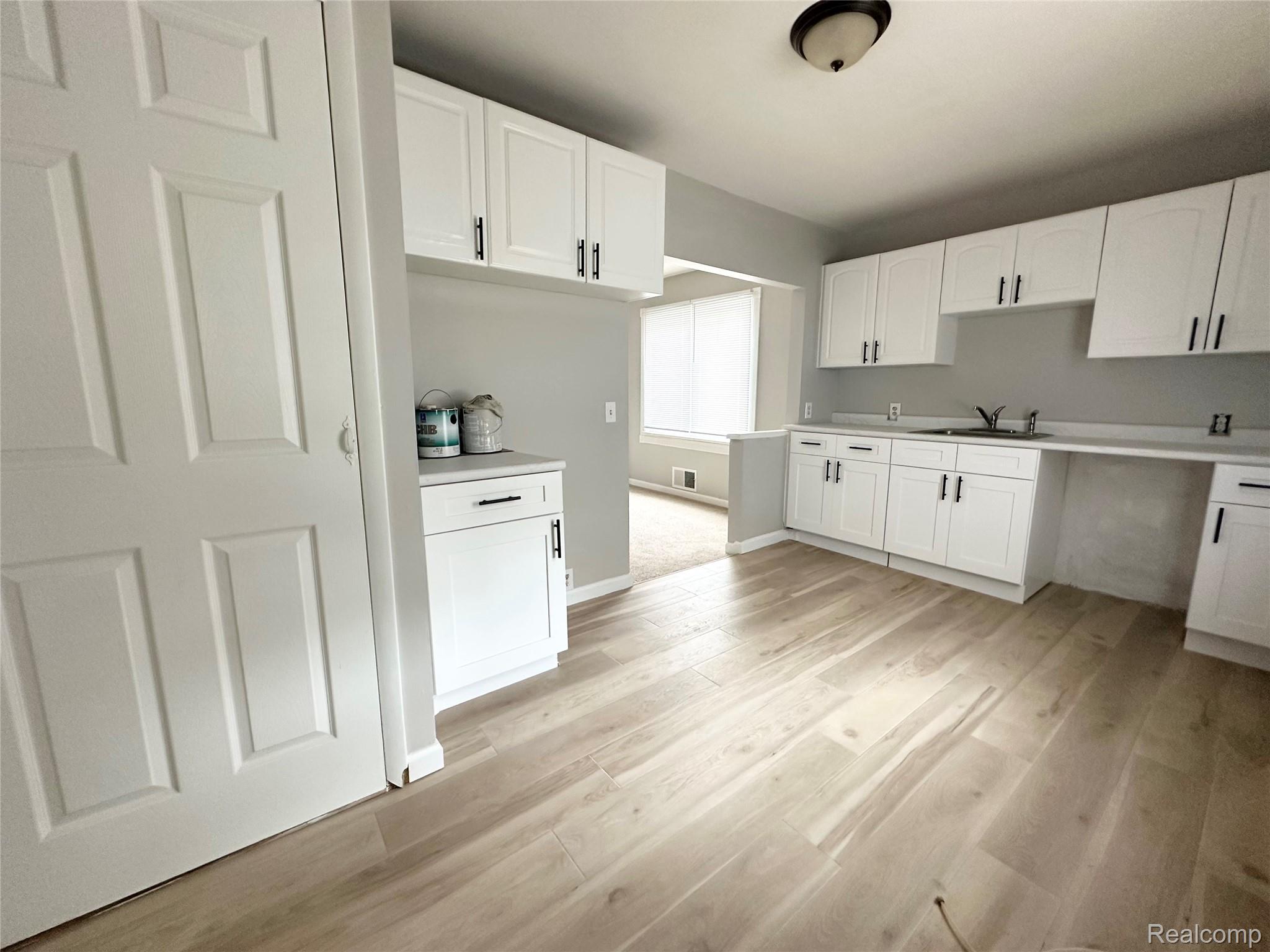 7027 Meadow Avenue Property Photo 8