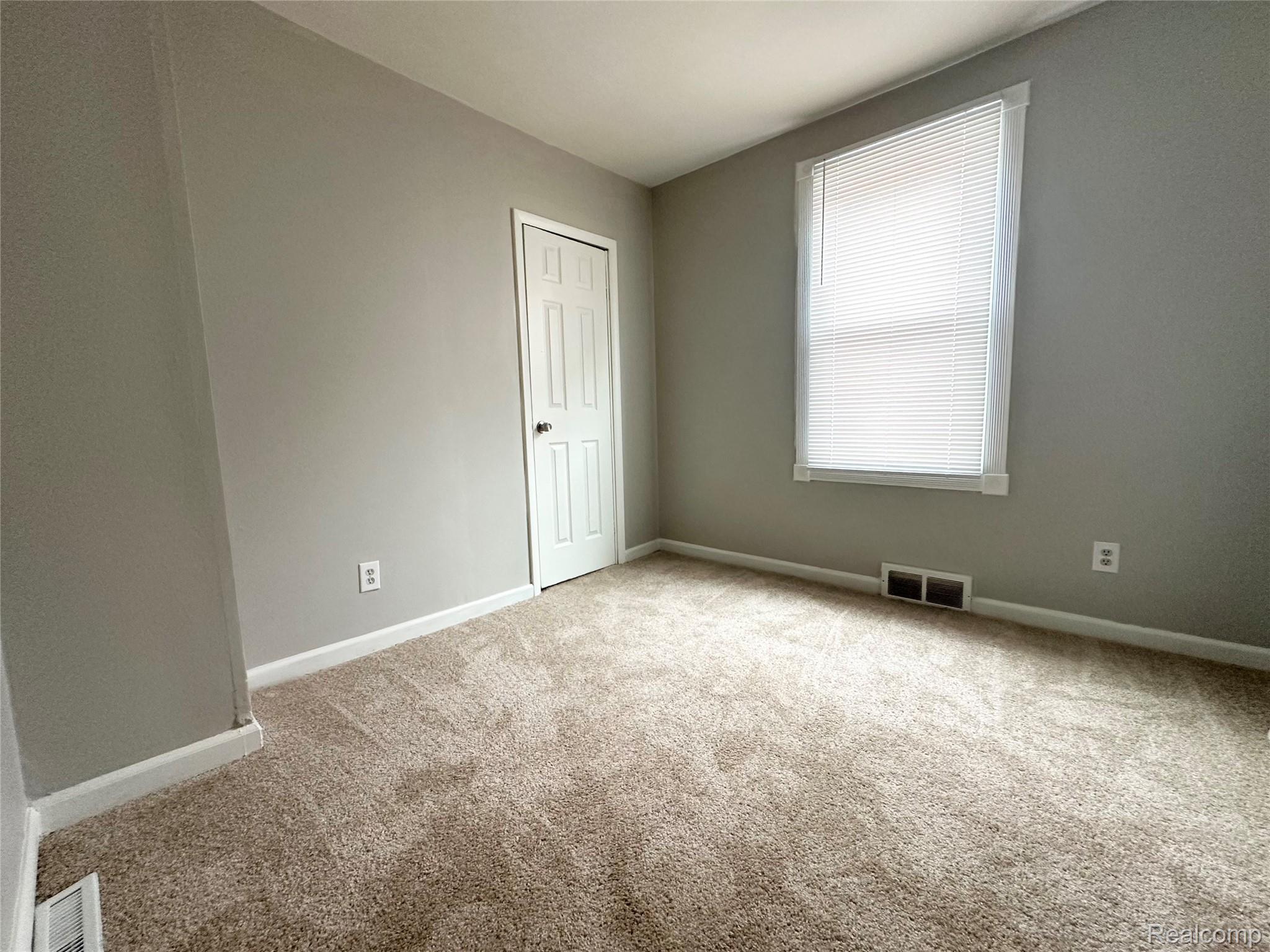 7027 Meadow Avenue Property Photo 10