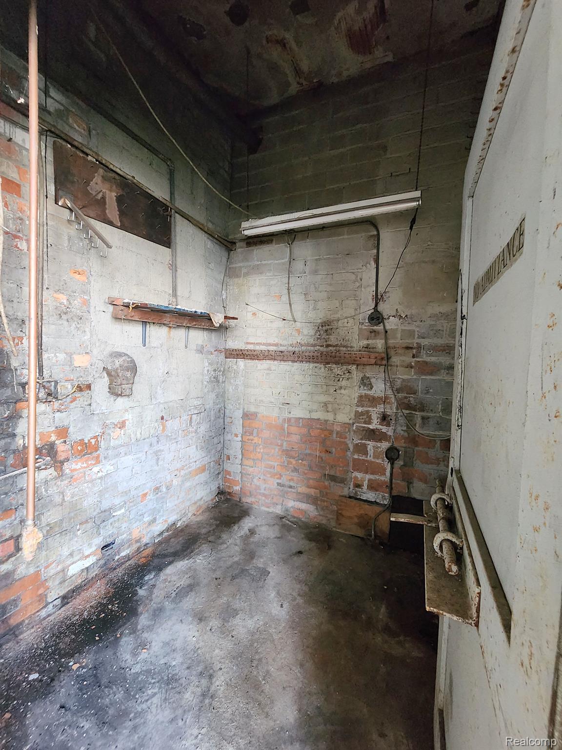 8041 John R Street Property Photo 6