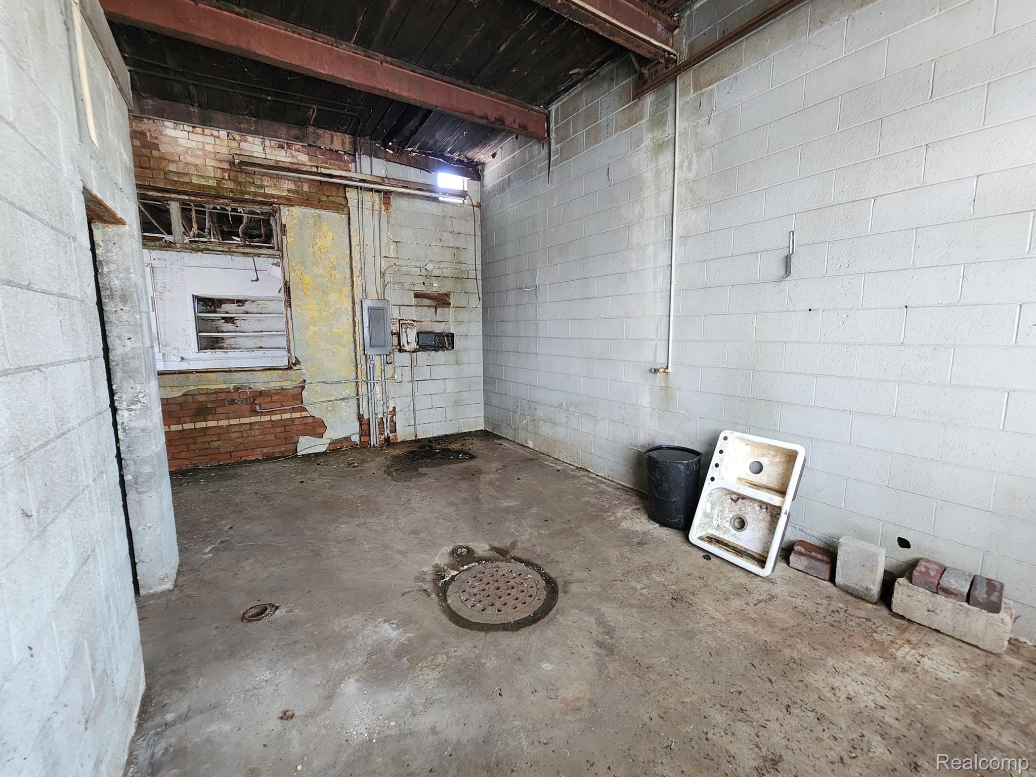 8041 John R Street Property Photo 8