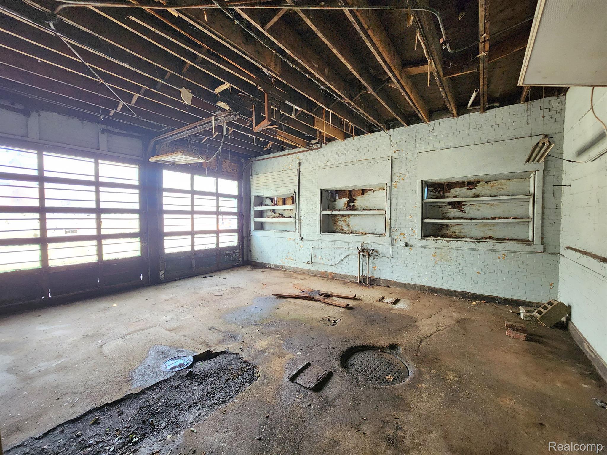 8041 John R Street Property Photo 9