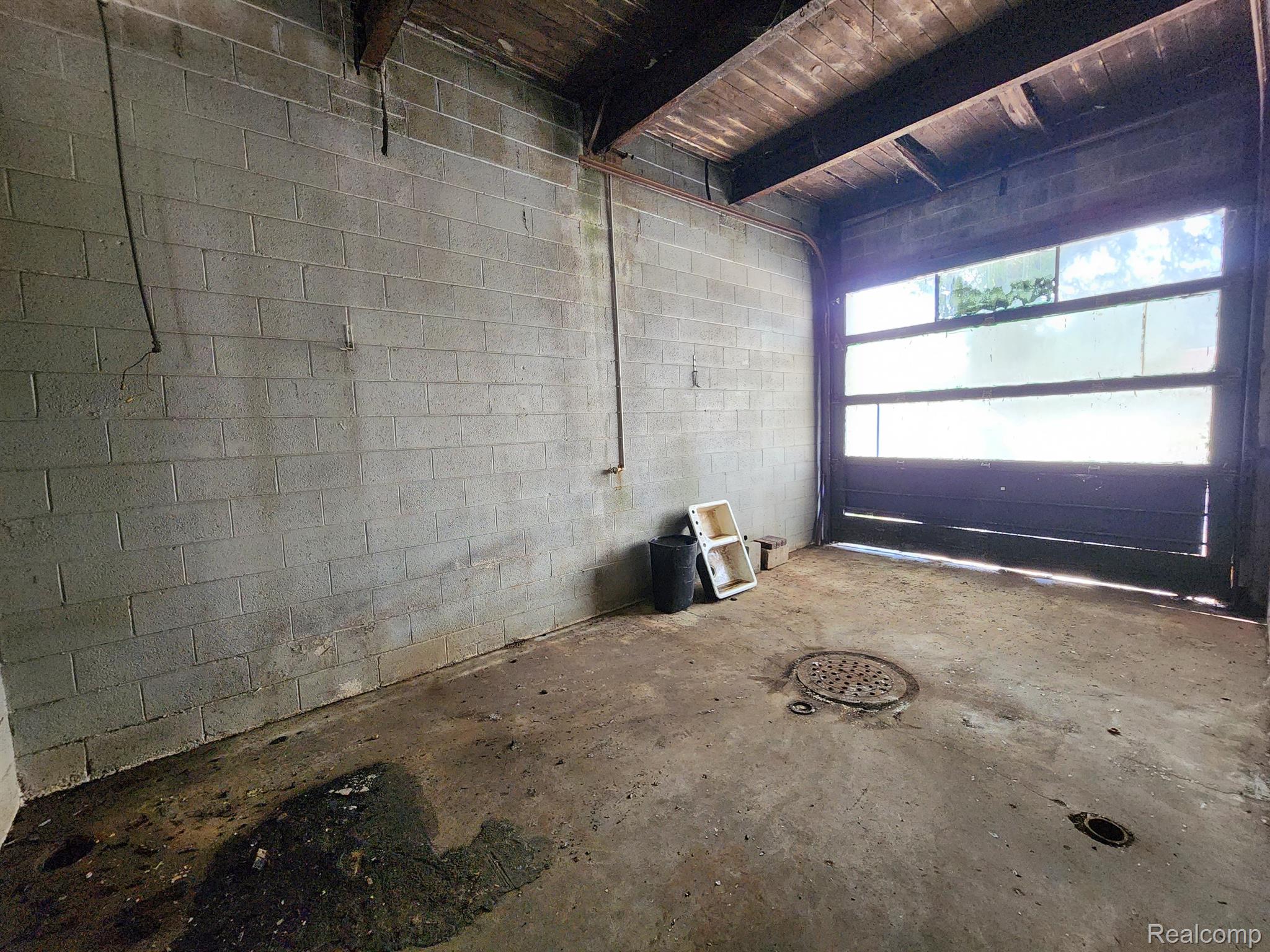 8041 John R Street Property Photo 10
