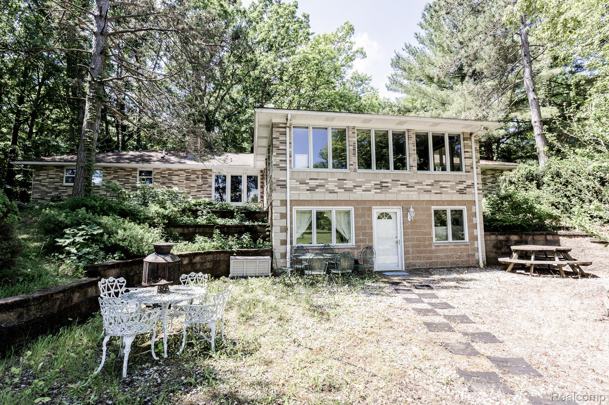 8197 Irish Road Property Photo 1