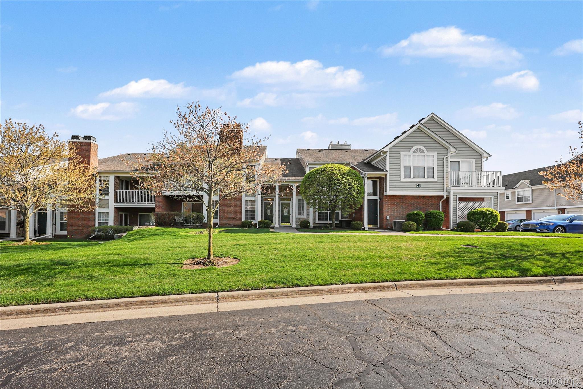 4578 Berkshire Drive Property Photo 1