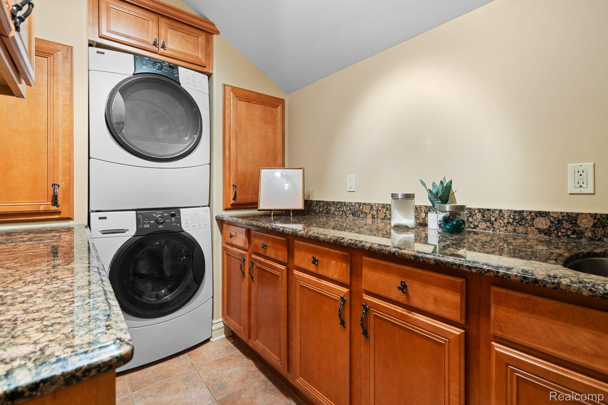 433 John R Property Photo 49