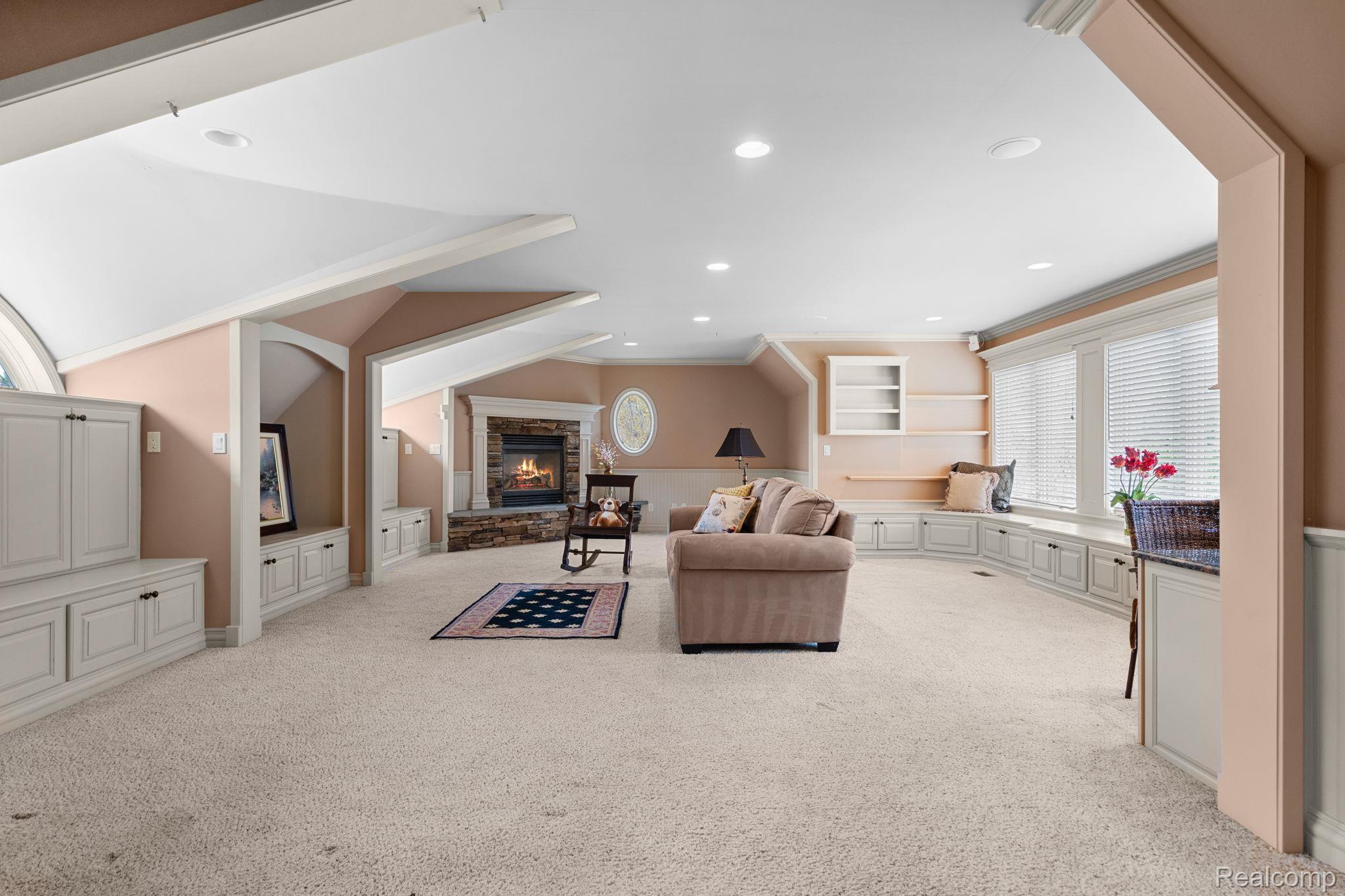 433 John R Property Photo 52