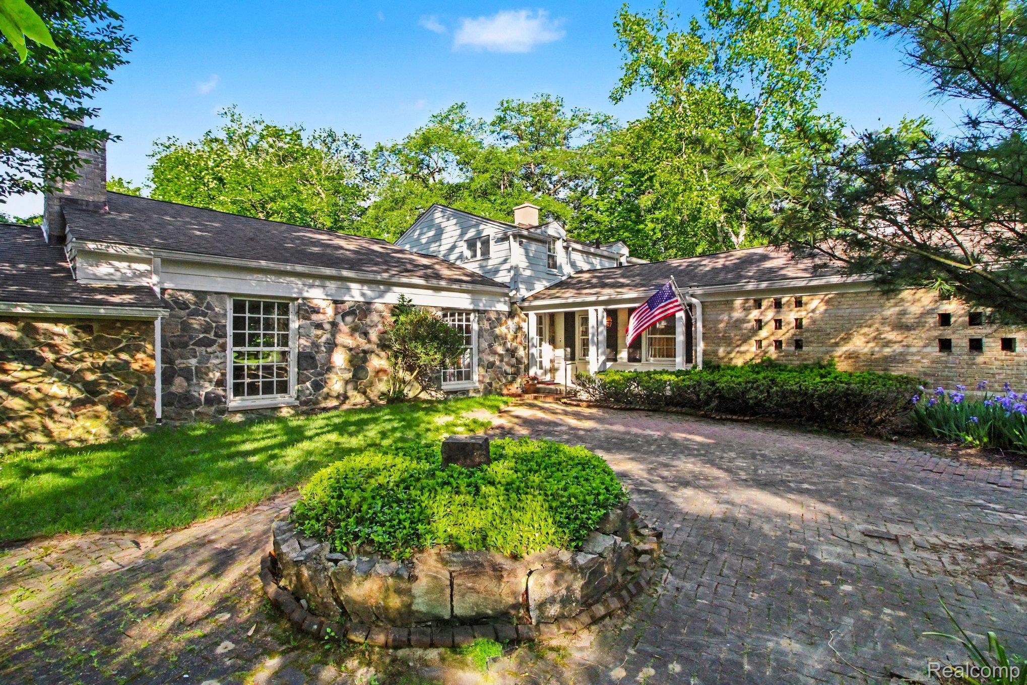 26580 Wellington Road Property Photo 1