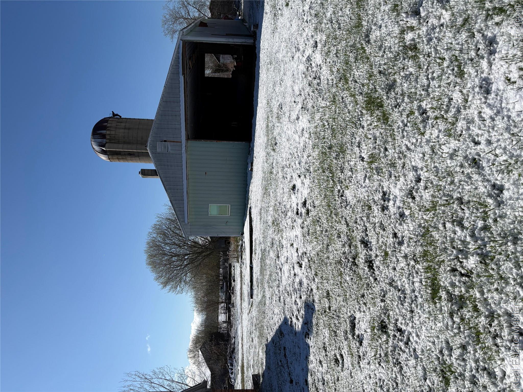4237 Jeddo Road Property Photo 4
