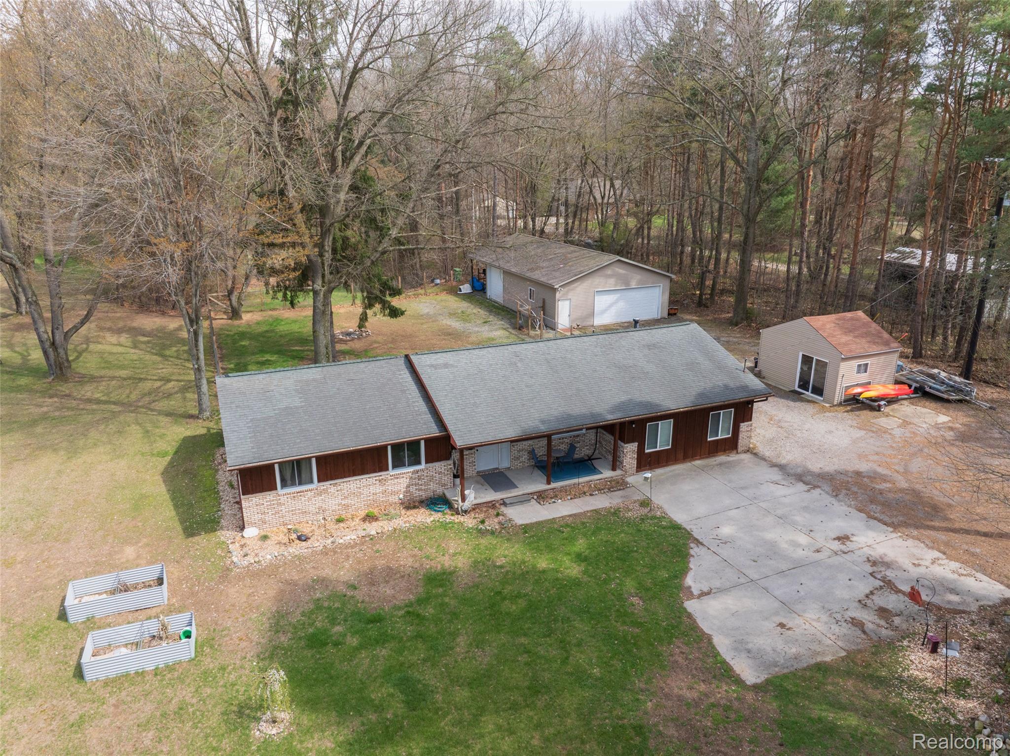 8639 Stone Road Property Photo 4