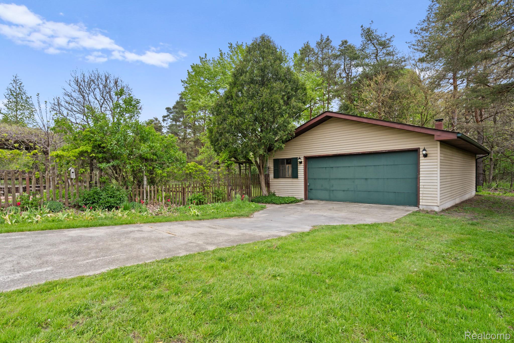 7540 Dexter Pinckney Road Property Photo 14