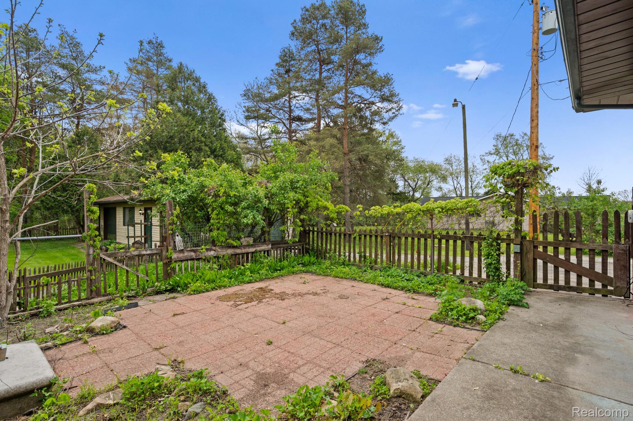 7540 Dexter Pinckney Road Property Photo 16