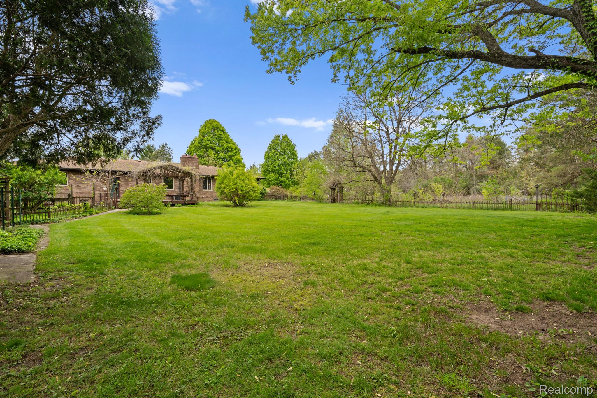7540 Dexter Pinckney Road Property Photo 25