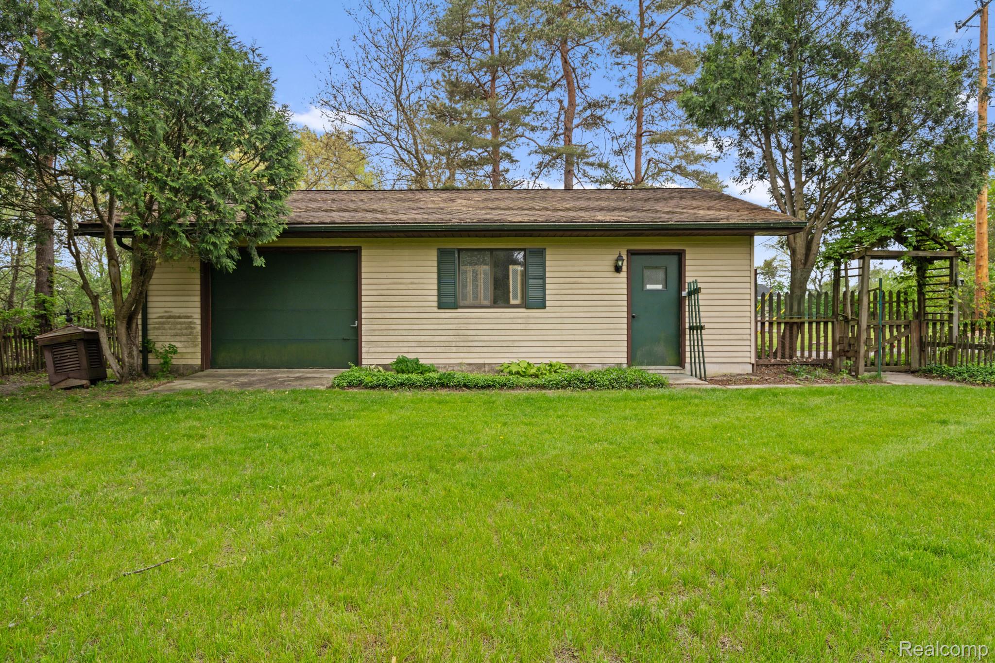 7540 Dexter Pinckney Road Property Photo 26