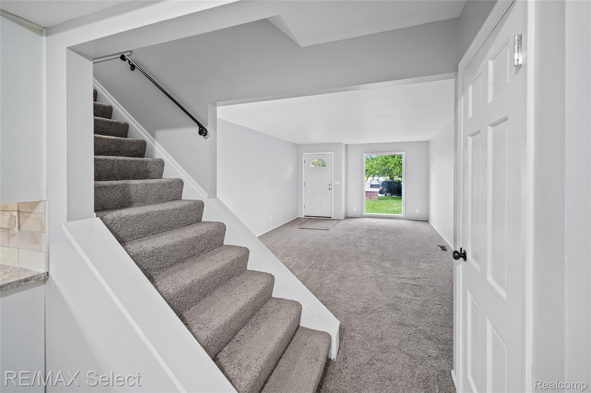 4020 Park Forest Drive Drive Property Photo 8