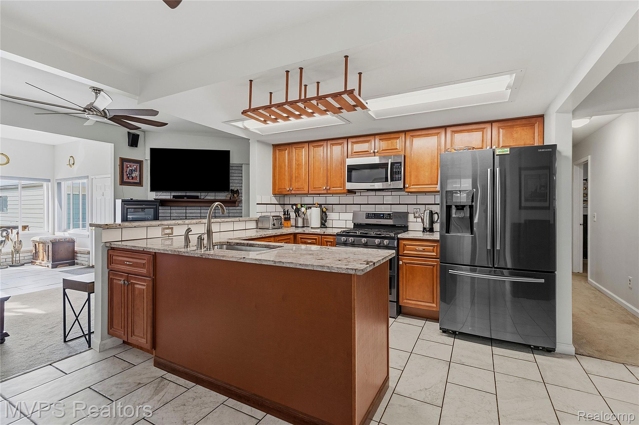 39415 E Archer Drive Property Photo 5
