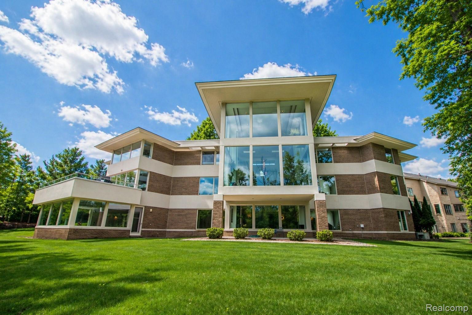 1208 HIDDEN LAKE Drive