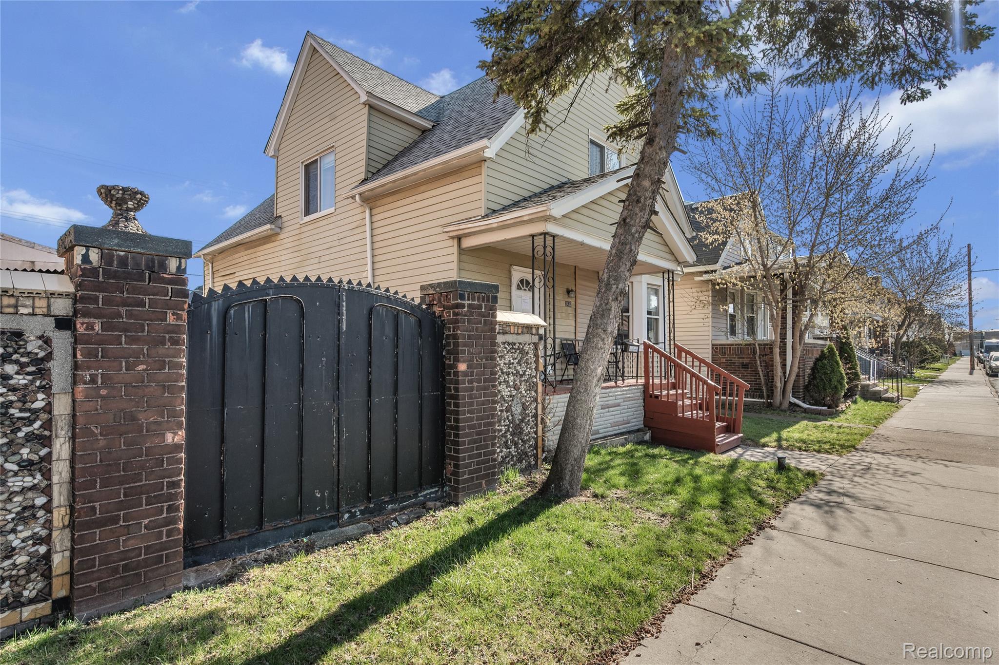2422 Commor Street Property Photo 2