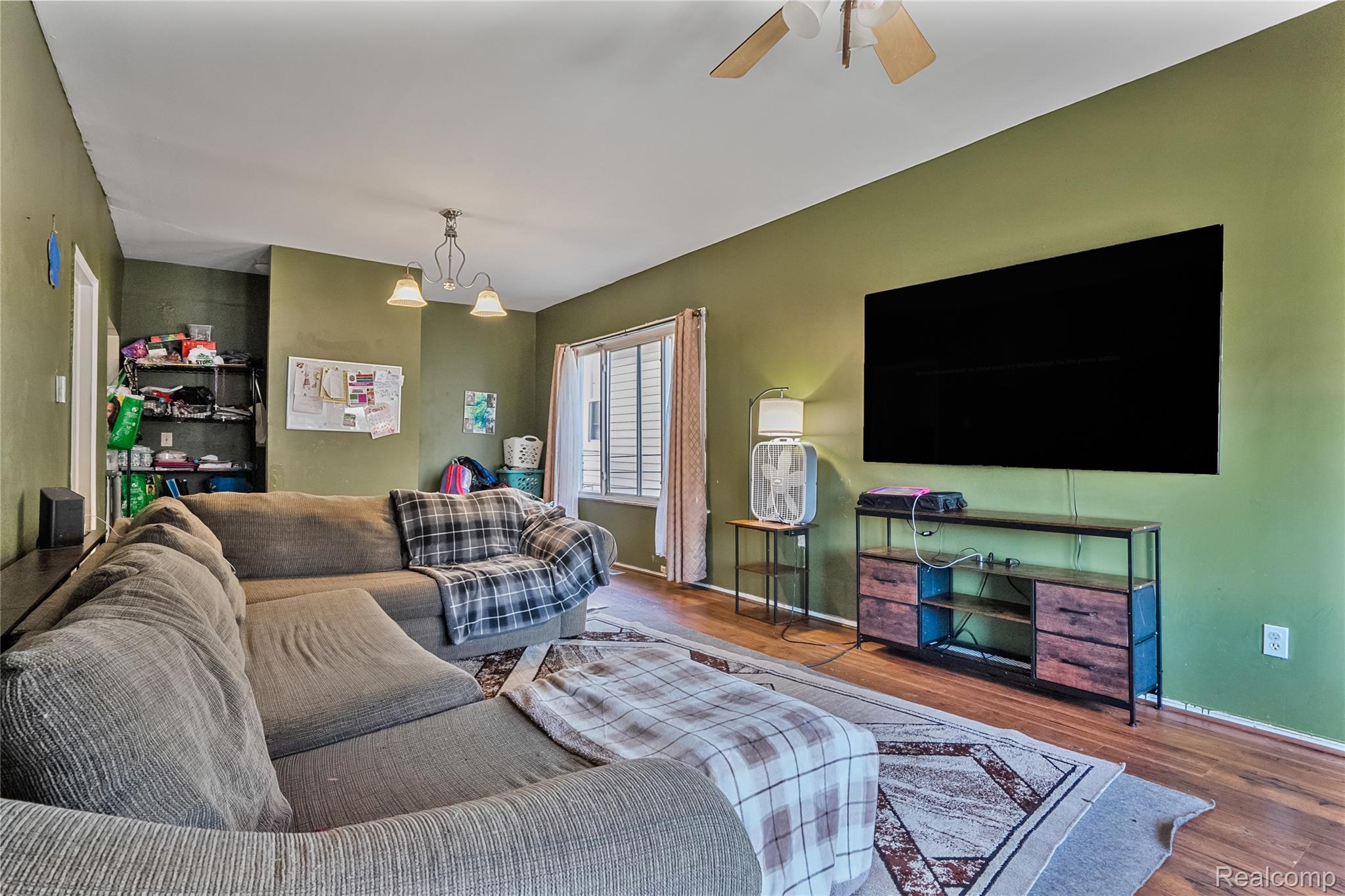 2422 Commor Street Property Photo 3