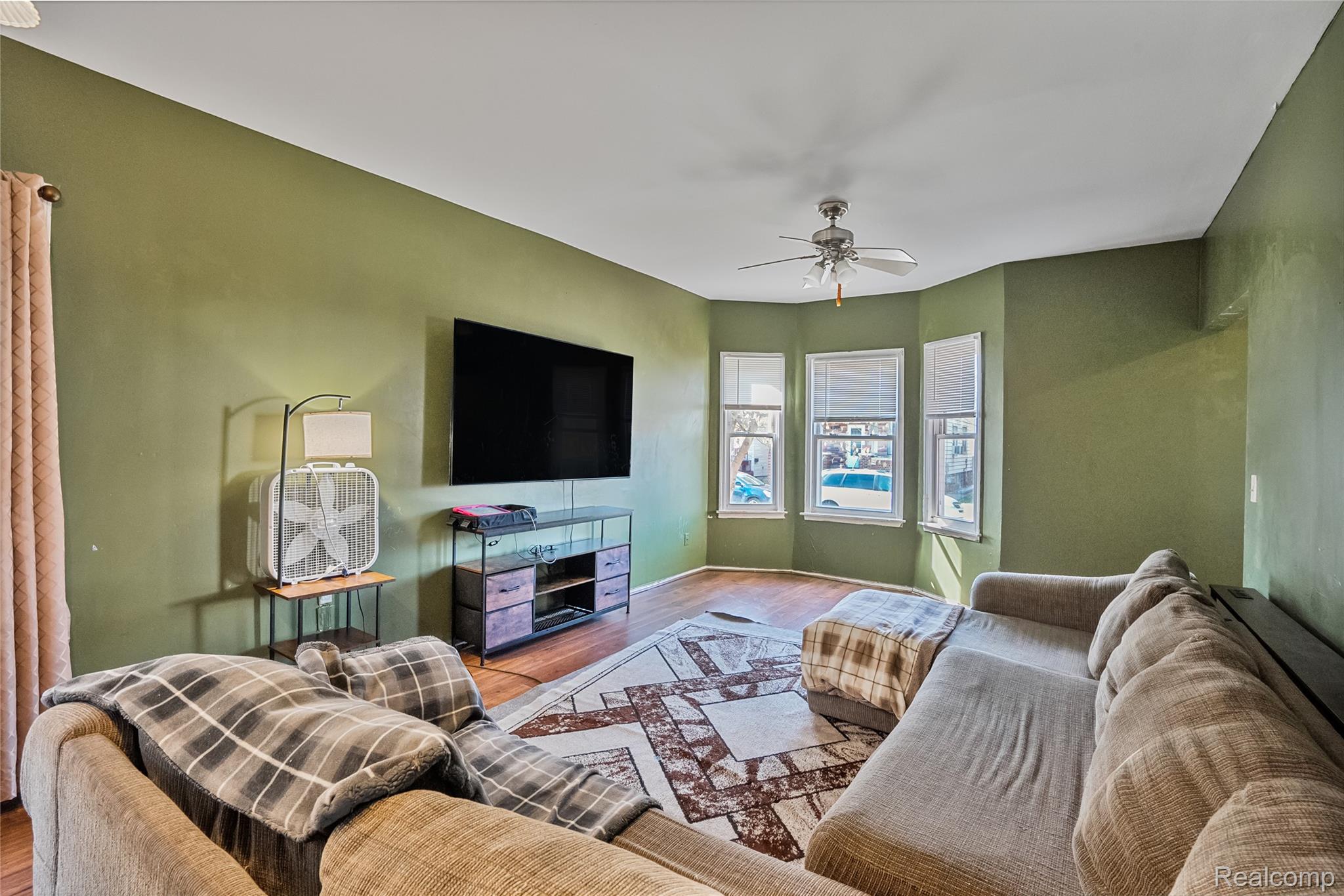 2422 Commor Street Property Photo 4