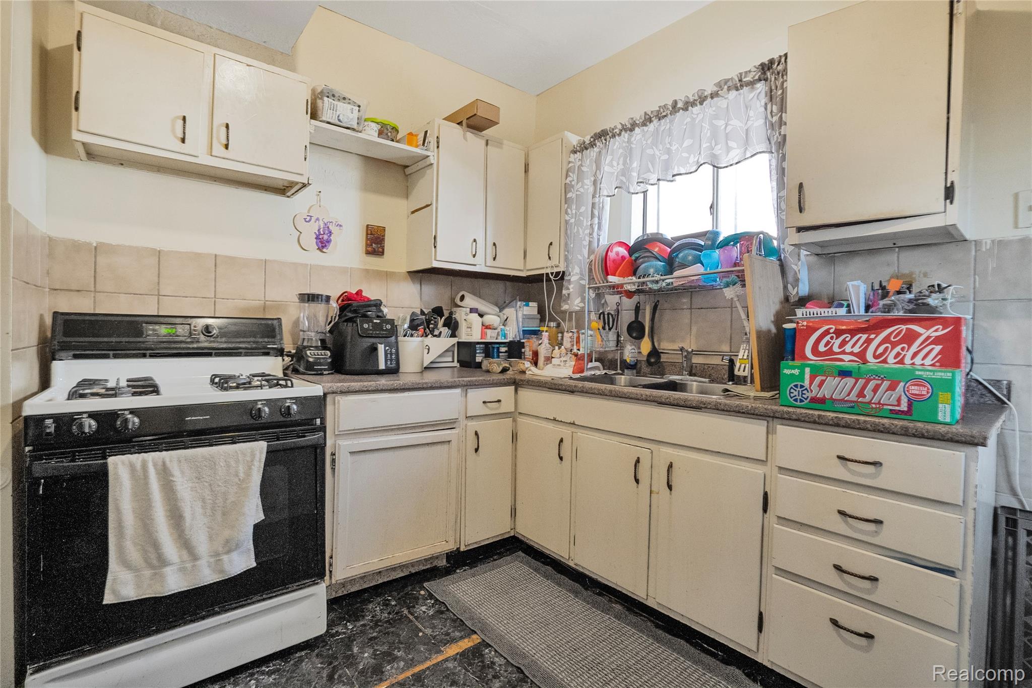 2422 Commor Street Property Photo 8