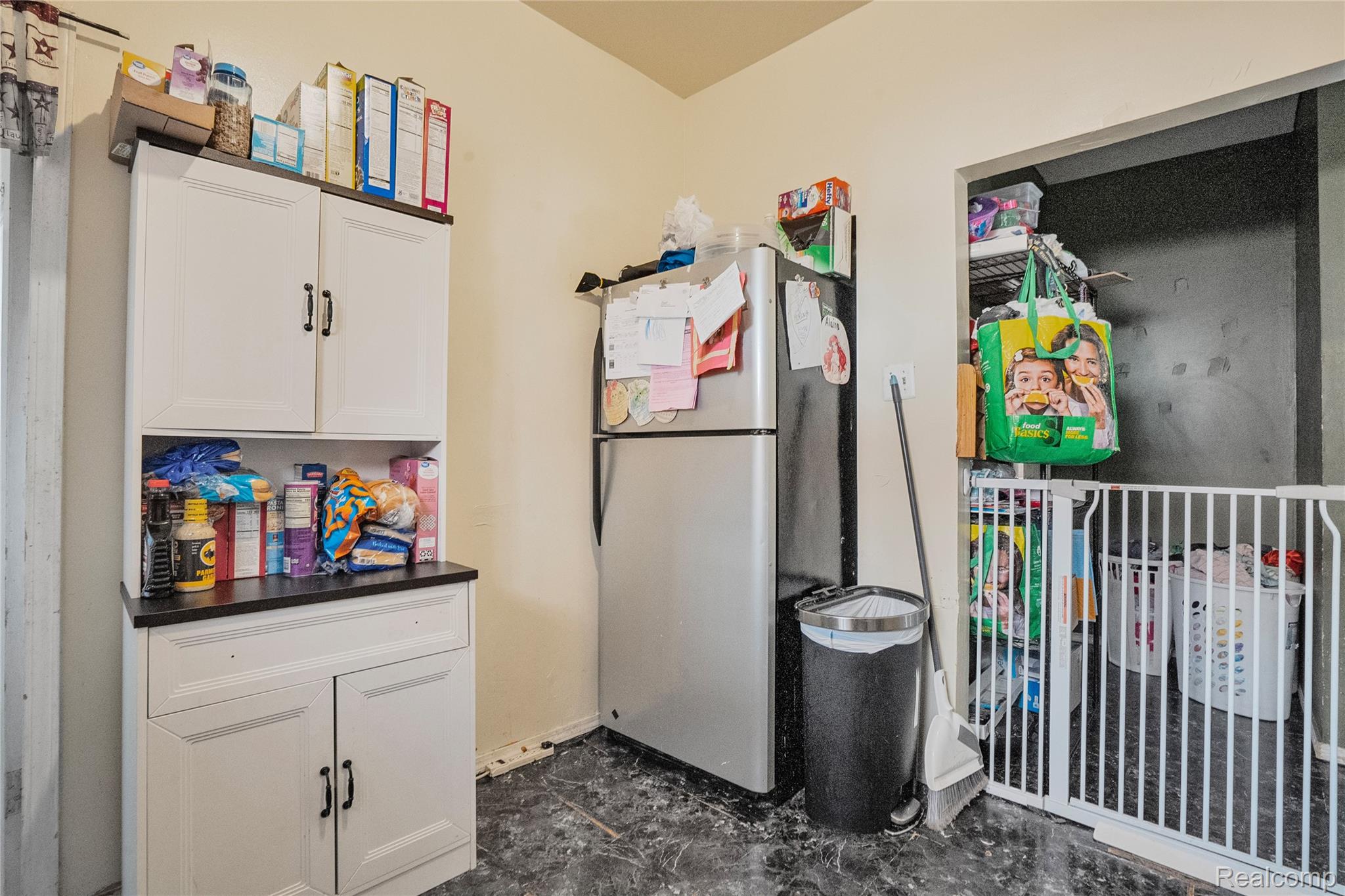 2422 Commor Street Property Photo 9