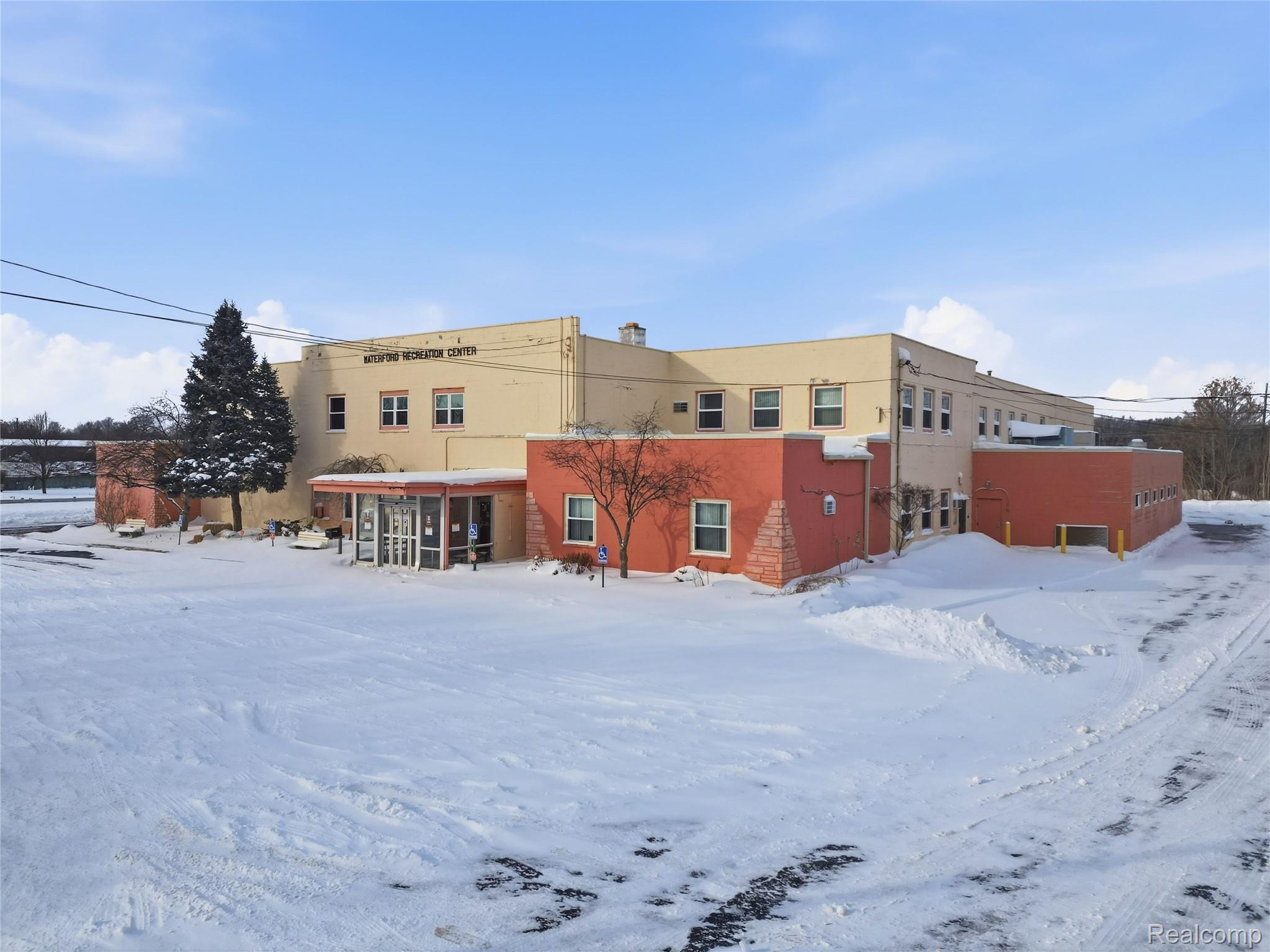 5640 Williams Lake Road Property Photo 1