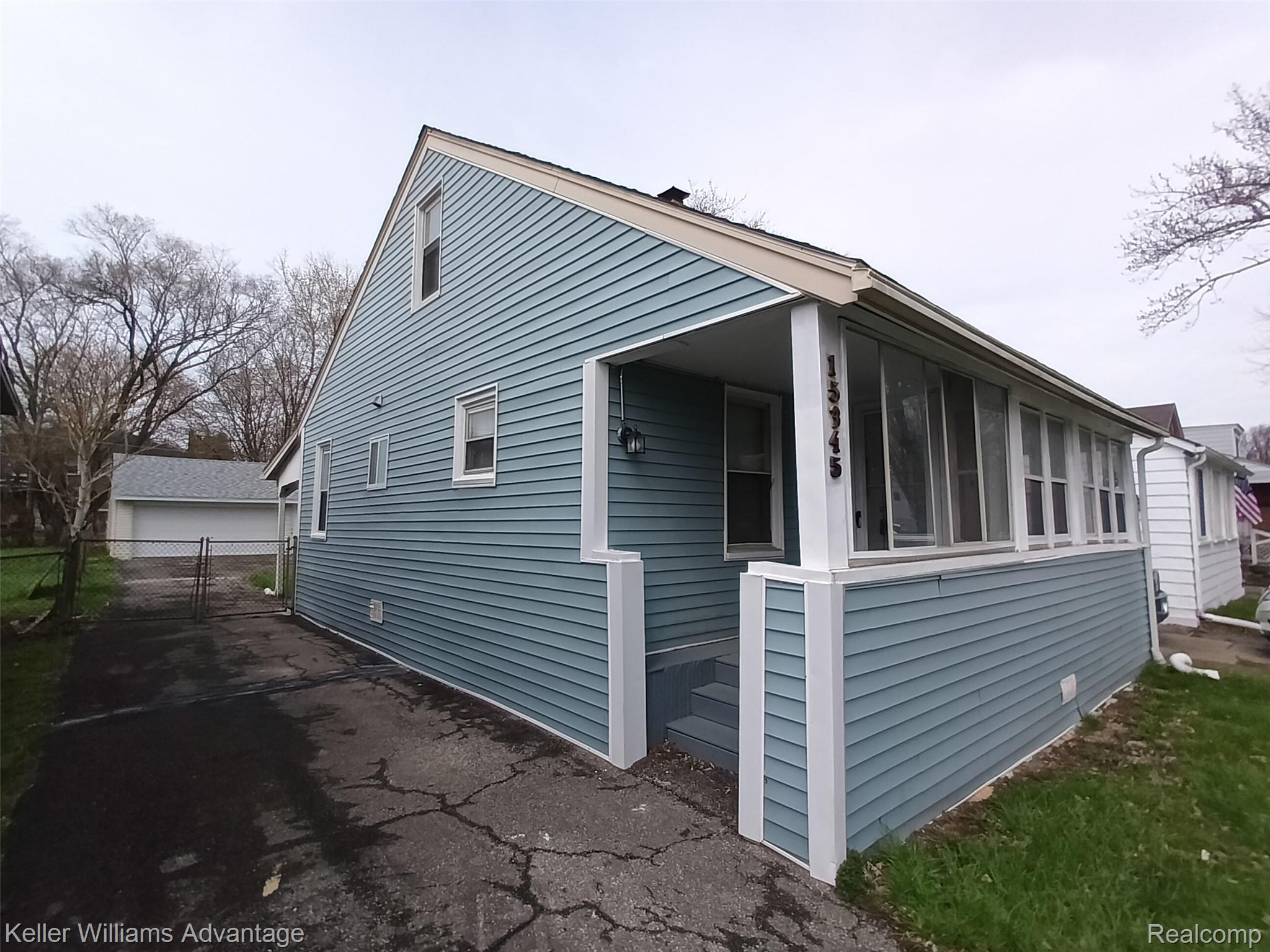 15345 Sumner Property Photo 1