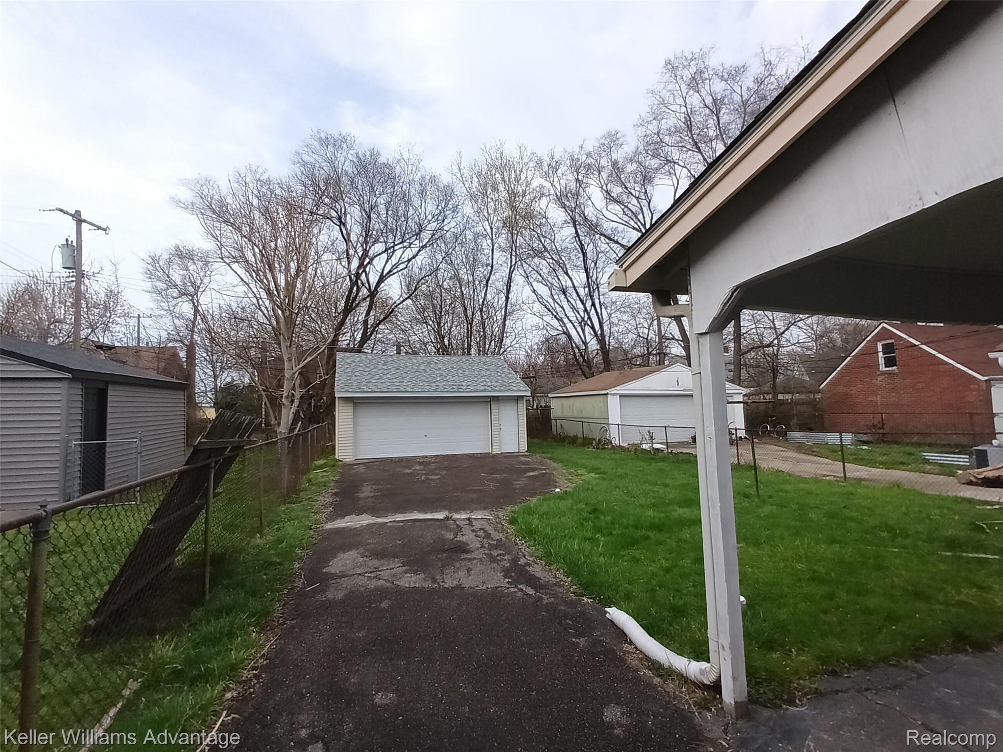 15345 Sumner Property Photo 21