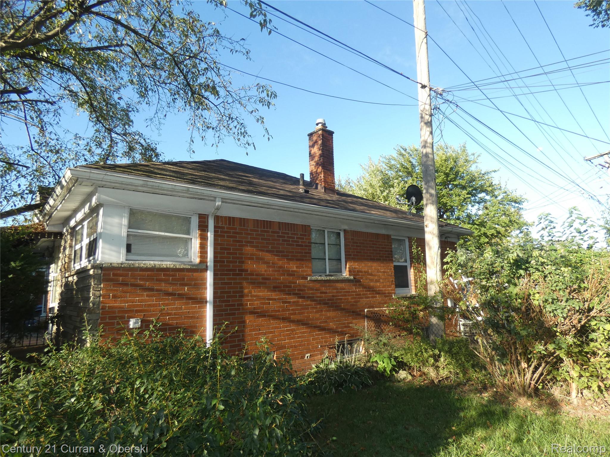 18959 Rockcastle Street Property Photo 5