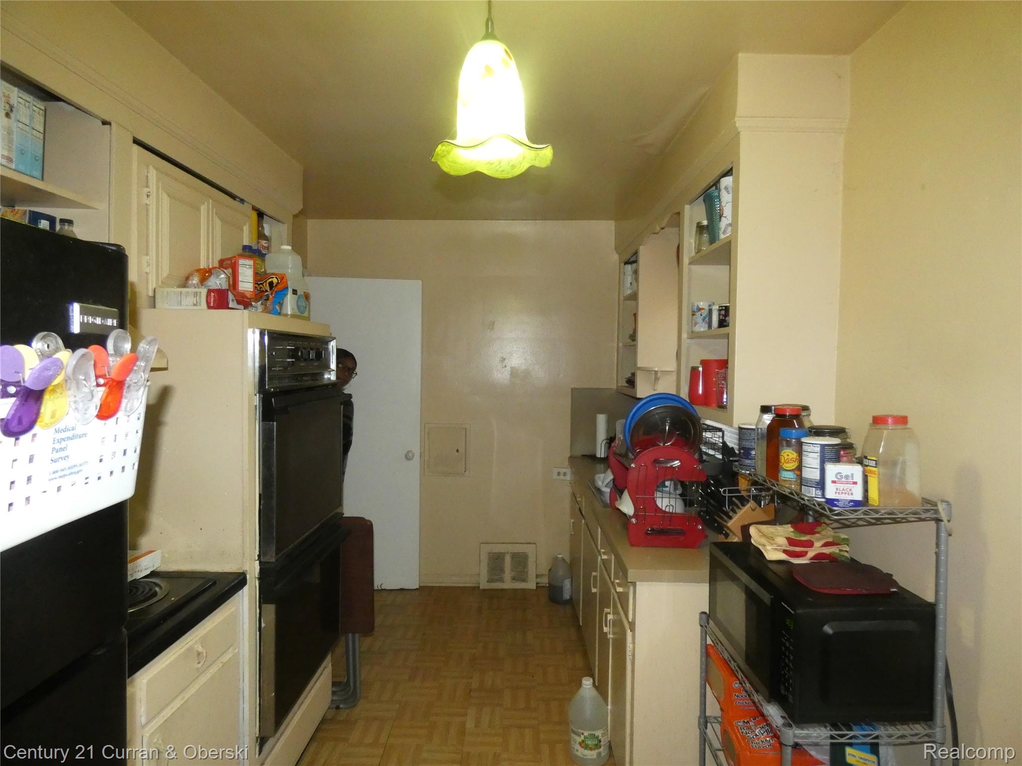 18959 Rockcastle Street Property Photo 11