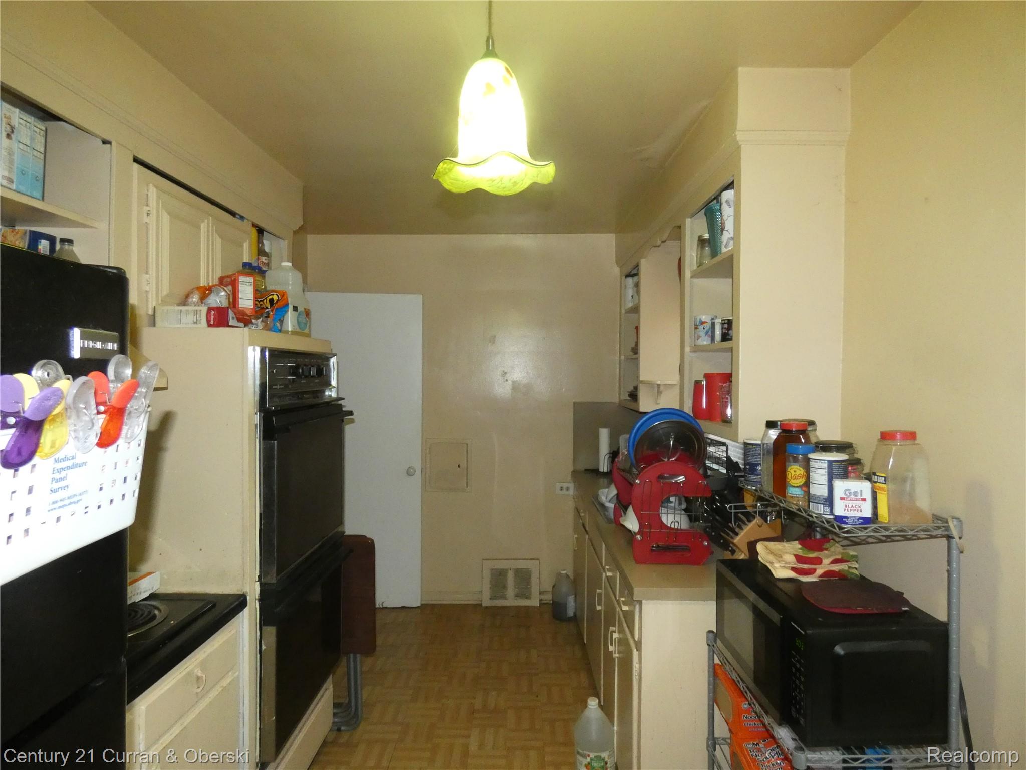 18959 Rockcastle Street Property Photo 12