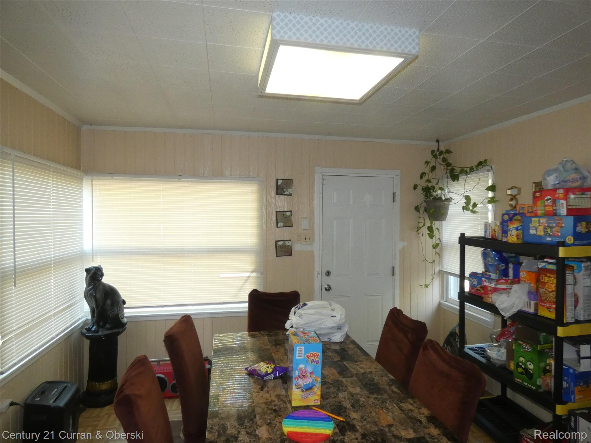 18959 Rockcastle Street Property Photo 13