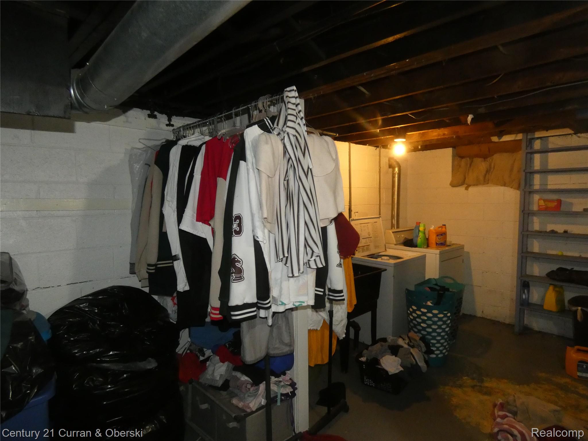 18959 Rockcastle Street Property Photo 18